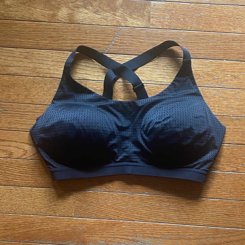 Elegant Black Sports Bra for Women